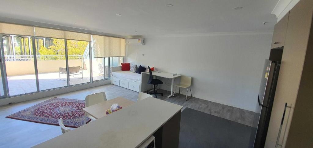 Dana-Cozy Studio With Shared Entry In The City Κανμπέρα Εξωτερικό φωτογραφία